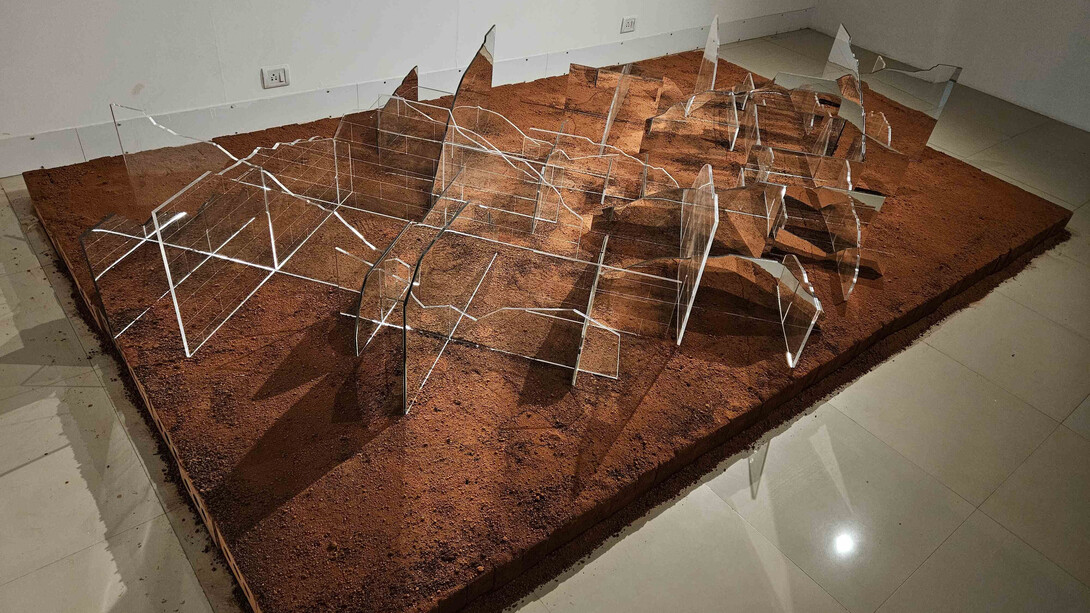 Teja Gavankar, Behind the facade, exhibition view. Courtesy of Sakshi Gallery