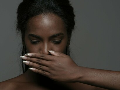 Censura. No Brasil, o partido dominante e da atual governação, além de controlar e influenciar diretamente as matrizes de uma das grandes e mais assistidas cadeias de televisão, procura também captar para si, um dos poderes mais importantes além dos três conhecidos de um Estado (Executivo, Legislativo e Judicial): o poder do Streaming, o da comunicação digital