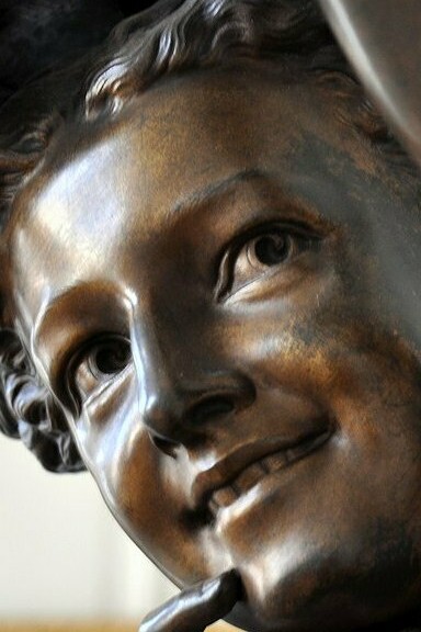 "Niña con una concha", escultura de bronce, Jean-Baptiste Carpeaux, 1864