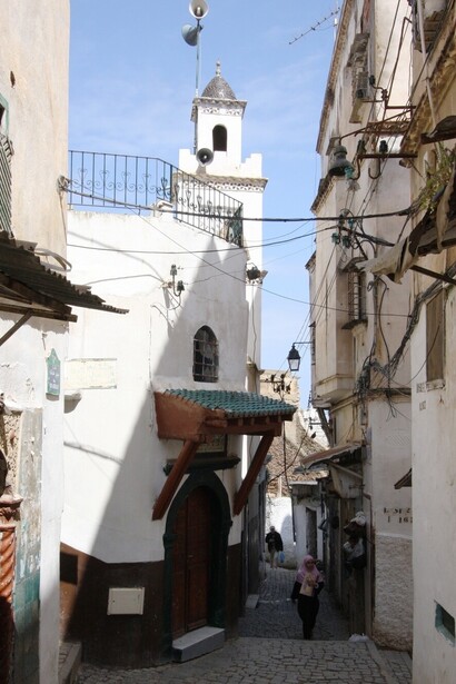 Questo quartiere storico è stato testimone della resistenza algerina e ancora oggi pulsa di storie, tradizioni e comunità viventi. Casbah, Algeri, Algeria