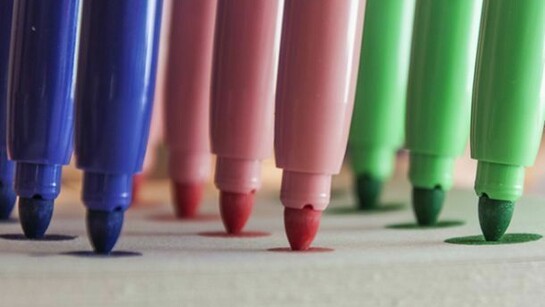 Vulgata - installazione ambientale - pennarelli e carta assorbente - lavorazione