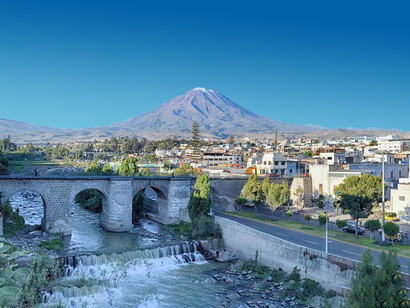 En medio del frío, las rocas y el silencio de los Andes, los científicos descubrieron que entre los 5,000 y 5,400 metros sobre el nivel del mar sobrevivía una diminuta especie de reptil desconocida hasta entonces. Volcán Misti, Arequipa, Perú