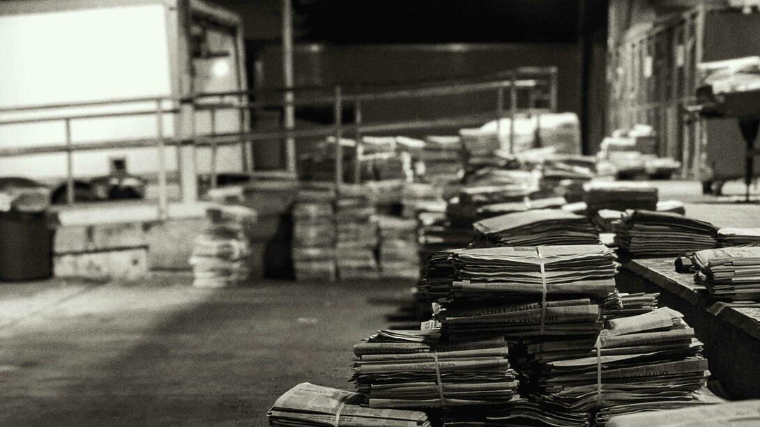 O leitor deve estar atento às marcas linguísticas de subjetividade presentes em textos jornalísticos, particularmente naqueles em que a objetividade e a imparcialidade deveriam ser uma de suas características principais; no caso, as notícias, identificando opiniões em textos que, teoricamente, deveriam passar aos leitores uma exposição que tendesse o mais possível à objetividade. A percepção da subjetividade nos textos é algo que pode e deve ser aprendido. Nesse sentido, a escola assume uma função muito importante para a formação de leitores críticos