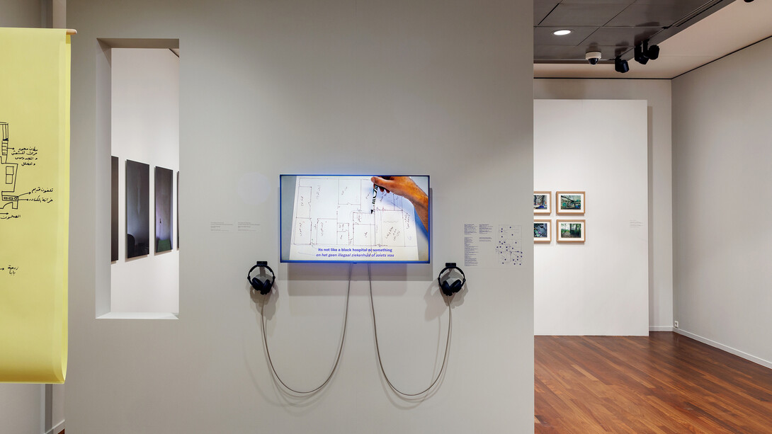 Verschiedene künstler, Thuis. Das gefühl von zuhause in der zeitgenössischen kunst, ausstellungsansicht. Mit freundlicher genehmigung des Museums Het Rembrandthuis