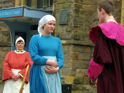 La duda religiosa está sujeta a la misma lógica neoliberal que elimina de una vez por todas las causas colectivas en este mundo para poder funcionar como elixir contra el sufrimiento individual. La duda de José. Misterios de Lichfield, Staffordshire, Inglaterra