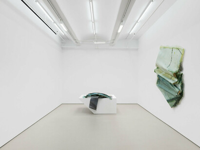 Charisse Pearlina Weston, Mis-mé- (squeeze), exhibition view. Courtesy of Jack Shainman Gallery
