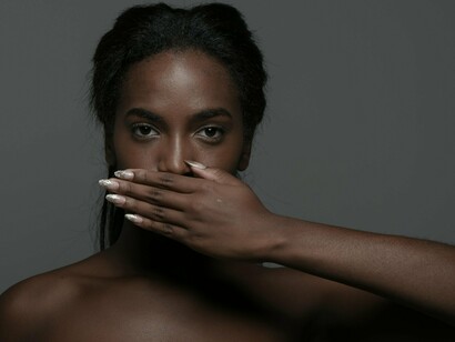 Censura. Um dos instrumentos mais utilizados pelos Estados totalitários e pelas democracias “disfarçadas” de regimes totalitários é o controlo, ou, utilizando o politicamente correto, a regulamentação da imprensa e dos media digitais