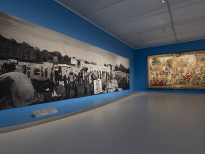 Am webstuhl der zeit, ausstellungsansicht. Mit freundlicher genehmigung von Mudac