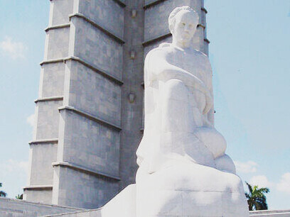 A través de su obra literaria, sus escritos políticos y su acción diplomática, Martí fue capaz de aglutinar a diversos sectores de la sociedad cubana en torno a un objetivo común: la independencia de la isla. Monumento a José Martín en las afueras de su Memorial, La Habana, Cuba