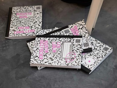 Homeroom: La escuela___. Education as resistance, vista de exhibición. Cortesía del MoMA PS1