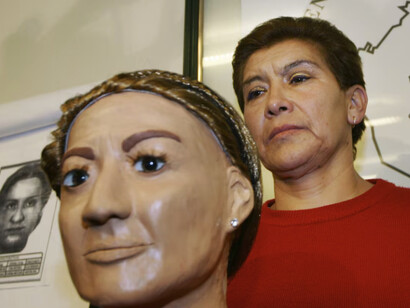 Supongamos que lo que explica la conducta criminal es el hecho de que el criminal está en un estado evolutivo inferior. Pero ahora, ¿cómo confirmamos que alguien está en un estado evolutivo inferior? Juana Barraza, Ciudad de México, México