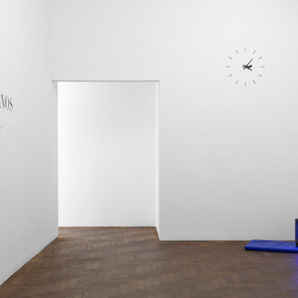 Joaquín Aras, Tics modernos, vista de exhibición. Cortesía de Piedras Galería