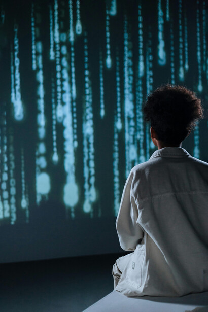 Su desarrollo, impulsado por el aprendizaje automático y el acceso masivo a datos, marca una nueva etapa en la relación entre tecnología y conocimiento