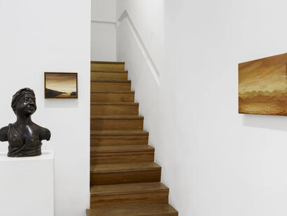 Leandro Júnior, Entre terra e memória, vista da exposição. Cortesia da Aura Galeria