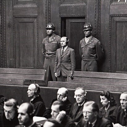 Heinz Jost durante la sentenza al processo Einsatzgruppen, 29 settembre 1947-10 aprile 1948 (nono dei processi successivi di Norimberga) tenutosi al Palazzo di Giustizia di Norimberga