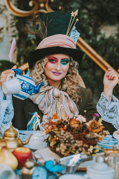 Conheça exemplos literários de nonsense, como obras surrealistas e o teatro do absurdo, que questionam a lógica e a realidade