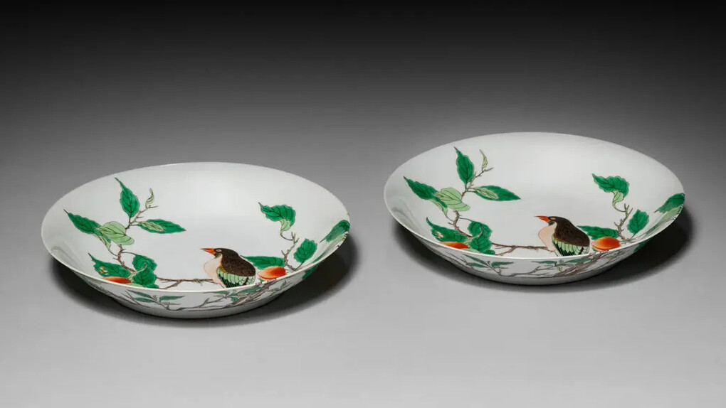Dish with bird on fruit tree branch, China, Jiangxi province, Jingdezhen kilns, Qing dynasty, 1662–1722. Courtesy of Cleveland Museum of Art