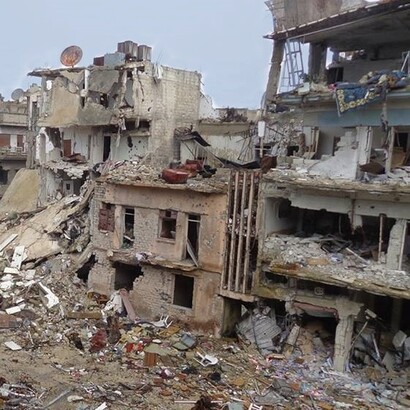 Libia: le distruzioni causate dal conflitto hanno devastato città e infrastrutture, lasciando ampie porzioni del paese in macerie e milioni di persone in condizioni di precarietà