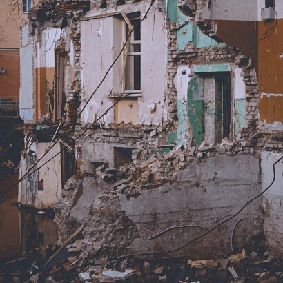 Il risultato potrebbe essere un nuovo ordine internazionale in cui il potere è più frammentato e la stabilità dipende da equilibri precari tra blocchi geopolitici rivali