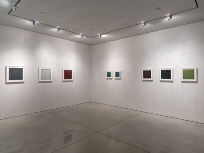 Homage to Joseph Marioni, exhibition view. Courtesy of Yares Art