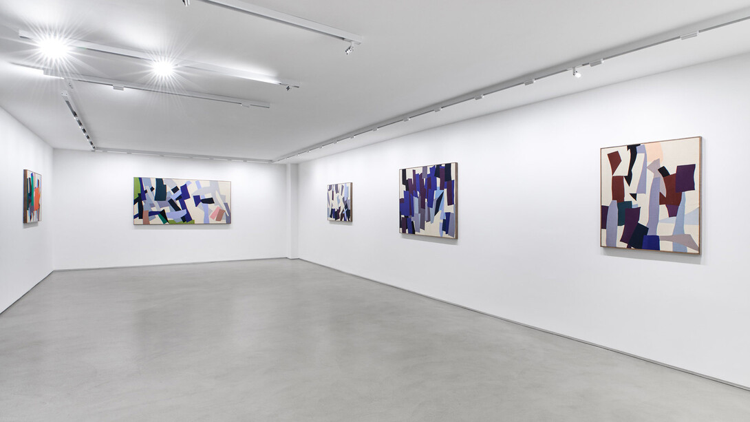 Ethan Cook, Lesser world, vista da exposição. Cortesia da Galeria Simões de Assis