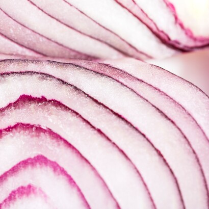 È un ingrediente simbolo della cucina tradizionale locale, protagonista del celebre calzone di cipolle