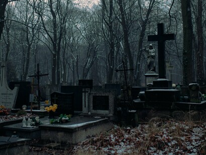 Talvez tenha vindo apenas para lembrar que não somos nós que damos as cartas neste jogo, nem quem define as regras ou decide quem deve jogar primeiro