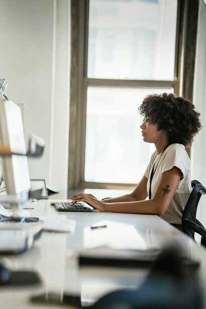 Its methodological structure integrates philosophical principles and universal laws that allow for diagnosing the coherence between what a company declares and what it actually does