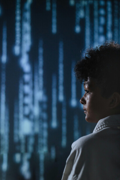 Frente a este avance, la humanidad se enfrenta al desafío de integrar la IA sin perder el sentido crítico ni la autonomía intelectual