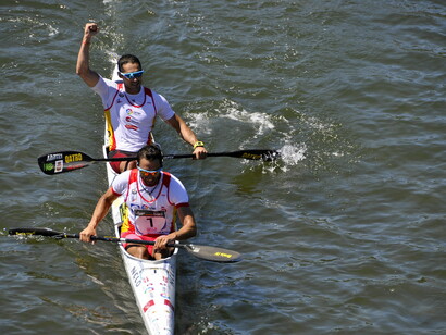 Descenso Internacional del Sella 2016. Llegada a meta de los ganadores en K-2: séptima victoria consecutiva de la pareja astur-galaíca formada por Bouzán y Fiuza que marcaron un tiempo de 01.07.43. Ribadesella, Asturias, España