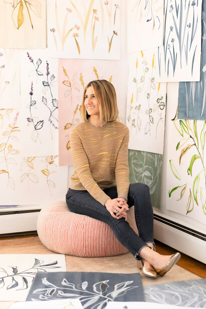 Her color palette consists of blues, neutrals, and pops of color with pinks, yellows, and greens. Photo by © Alysia Kristan