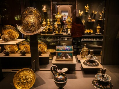 Quarto de Catherine de Médici. Rainha consorte da França, foi uma grande colecionadora de arte e relojoaria. Seu amor por objetos sofisticados moldou os gostos da corte francesa e influenciou o design europeu por gerações