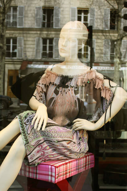 A stylish mannequin displayed in a Paris storefront, Île-de-France