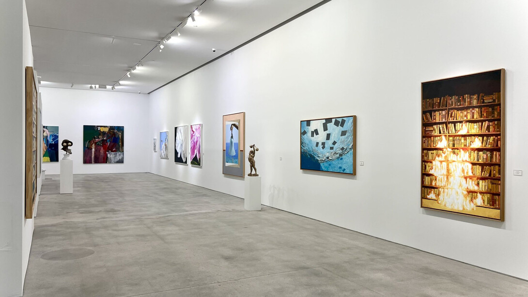 Julio Larraz, Reciprocity, exhibition view. Courtesy of Ascaso Gallery