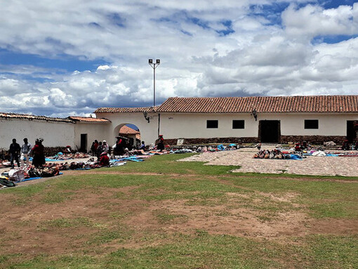 Mercado de artesanias de Chinchero, Perú