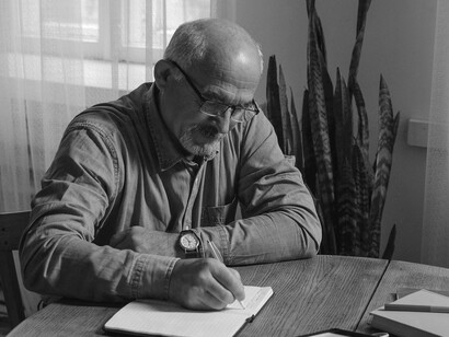 Após os festejos da passagem de ano novo, ficou a fogueira a uns 10 m da casa, que serviu para assar o salmão na noite anterior: meu amigo levou temperado exclusivamente para sorvê-lo nos primeiros minutos do ano novo