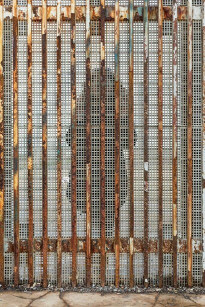 Alejandro Cartagena, Invisible line Daughter #34, from the series Invisible line, 2010–17. Cortesía del artista © Alejandro Cartagena