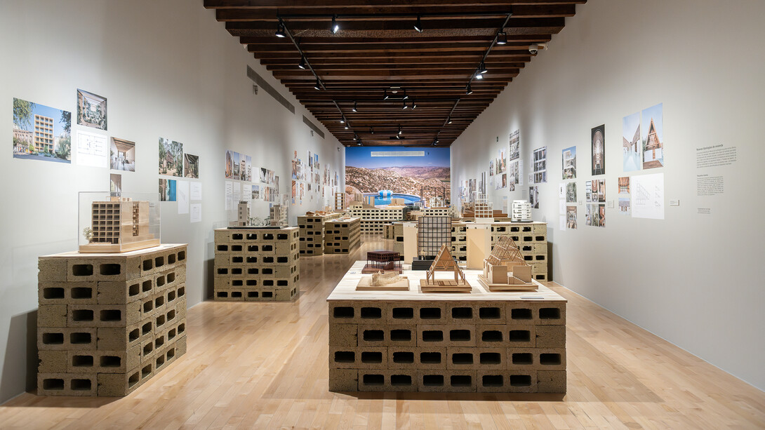 Atlas de arquitectura contemporánea en México, exhibition view. Courtesy of Museo Amparo