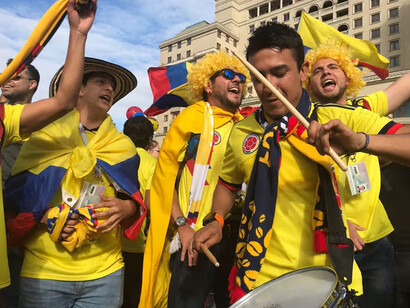 Incluso en la derrota, la pasión se vivió intensamente: en un pequeño local repleto de compatriotas, los goles y los penales se celebraron como si el corazón estuviera en la cancha