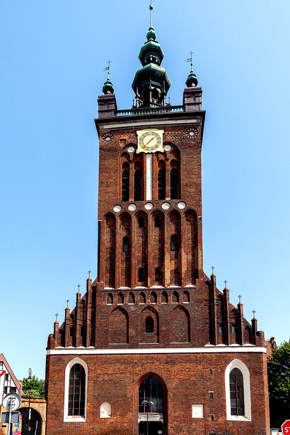 St. Catherine's Church, Gdańsk’s oldest, began in the 1220s and features Gothic chapels, a high gable roof, and vaulted ceilings, Poland