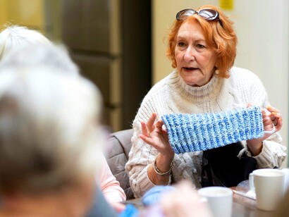 Attraverso il linguaggio non ci limitiamo a comunicare informazioni, ma costruiamo significati, identità e relazioni