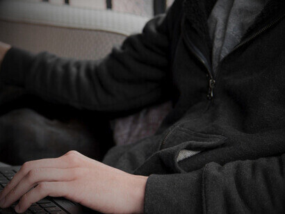 No, amigos, no hay gente buena regalando años sabáticos para escribir la novela de tus sueños. El tiempo es oro y hoy el oro está por las nubes porque la nube oscura de la tercera guerra mundial asoma cada dos por tres