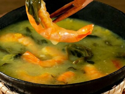 Tacacá. Foi tão mágico e me senti tão privilegiada de ter a oportunidade de estar naquele lugar que eu não vi o tempo passar. Mergulhei nas histórias, nos sabores, nos ritmos, nas cores e nos aromas. Vivi com intensidade!