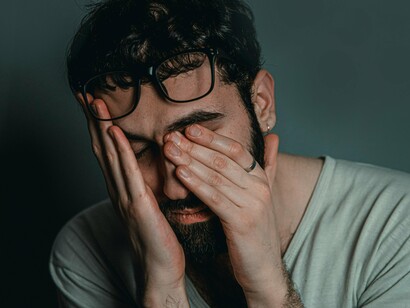 Quando ouço este bordão tremo, entro em curto-circuito e imediatamente desqualifico tudo que acabei de ler ou ouvir. Imagino de imediato “Puta que pariu! A pessoa realmente acredita que isto é algo “simples assim”?!”. “Sonhando alto” imaginam realmente que tudo é “simples...”, não vou repetir. (Ops! Usei outro bordão!)