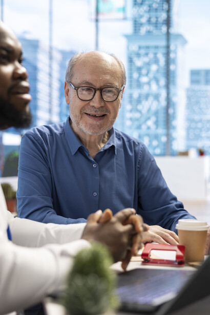 La diferencia entre la puntualidad en compromisos laborales y la tardanza en encuentros personales revela cómo cambian las prioridades según el tipo de responsabilidad