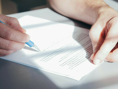 The economic agreement between Trump and Milei, based on a conditional loan, rekindles Argentina's historical dependence on US power