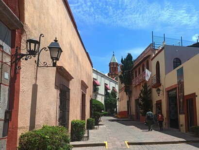 A street in the historical center of Santiago de Querétaro, México
