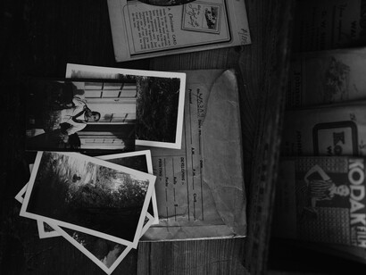 La búsqueda no era solo encontrar una puerta exacta, sino reconstruir la escena que alguna vez quedó detenida en una imagen