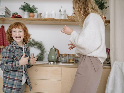 Faz tempo que divido a culinária com os textos, edição de livros, jornais etc. As redes sociais me consumiam; dei um basta em grupos e, para mexer um pouco com a turma woke, politicamente correta, perdia a noção do tempo e queimava meu arroz: crosta preta, queimada no fundo da panela