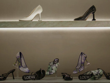 Loewe’s New Sydney Flagship Store, Australia, where a single mannequin and marble pedestal speak louder than spectacle ©thecommercialproject